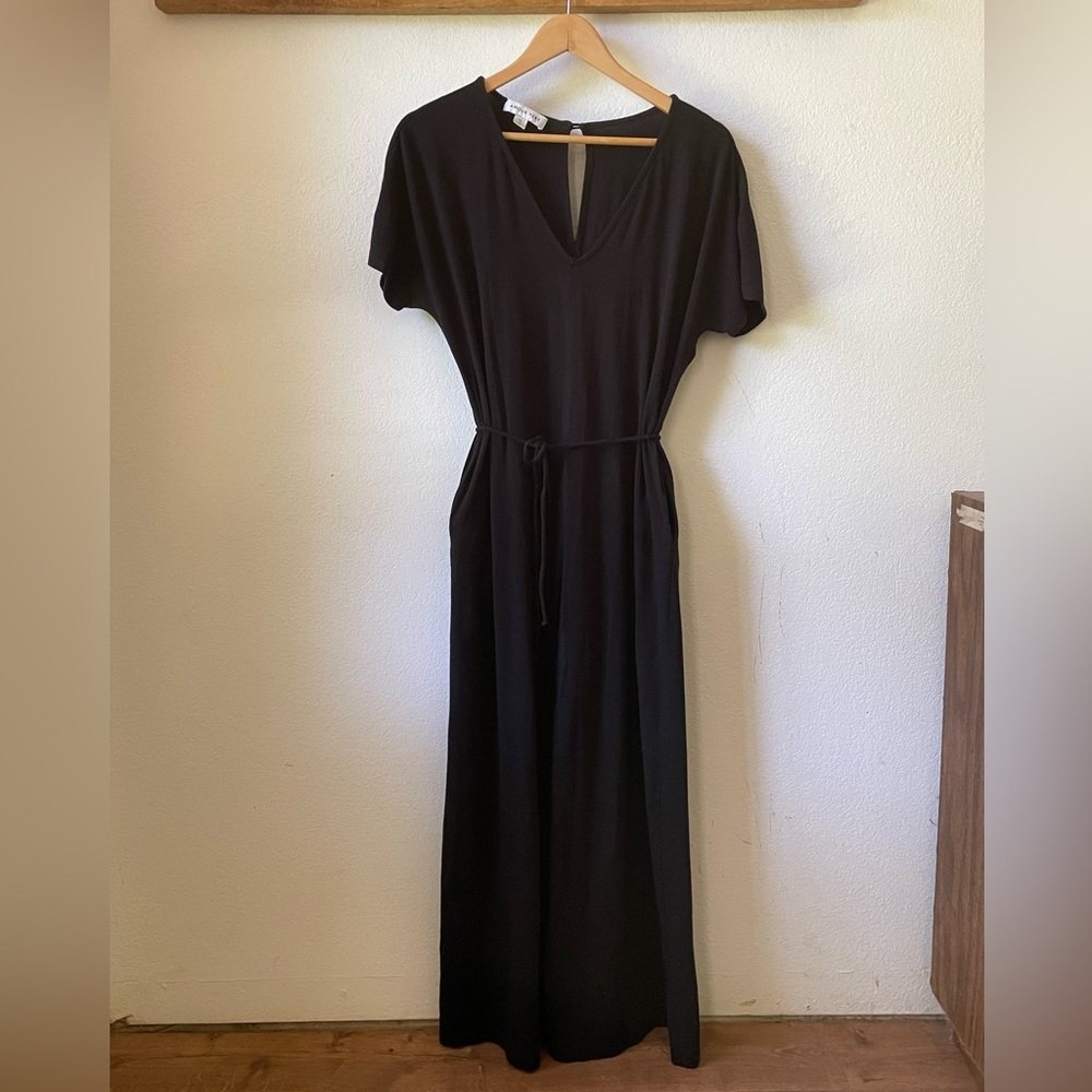 AMOUR VERT black short sleeve jumpsuit